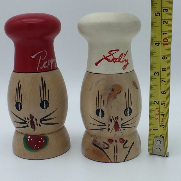 Salt and Pepper Shakers Salty and Peppy Cats Vintage Wood Hand Painted Kitschy - Picture 2 of 11
